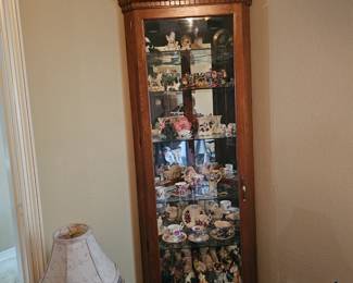 Corner display hutch