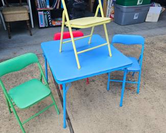 super cute foldable kid's table and chairs