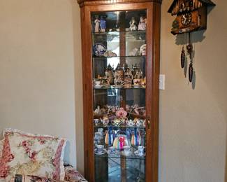 Corner curio