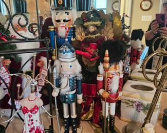 Nut crackers