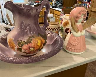Kitchen - bowl & pitcher set + cute lady holder for utensils