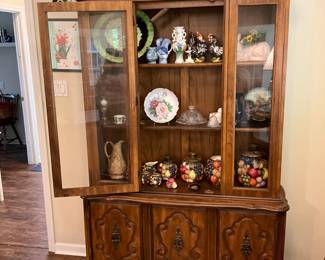 Kitchen - China Cabinet full- storage at bottom