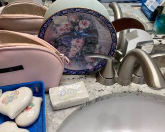 Master bath closet - 2nd sink items 