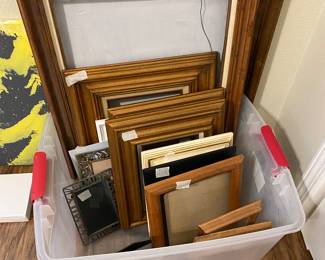 Frames of all kinds in same bedroom