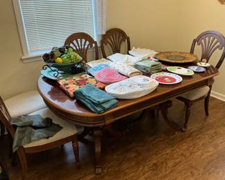 Dining room table -2 extensions & 5 chairs