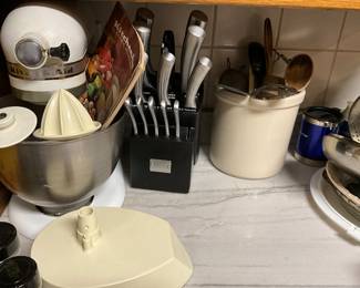 Kitchen - kitchen-aide mixer & accessories, knives in knife block, crock & utensils
