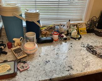 Laundry room - desk area - miscellaneous office items, decor, drink thermos x 2, + more!