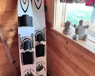 SKIS