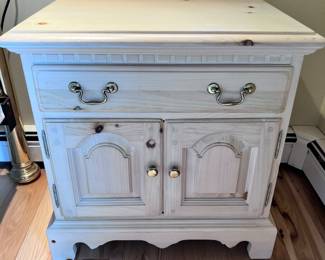NIGHTSTANDS