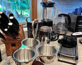 KITCHENWARE INCLUDING KNIFE SET, BLENDER, COFFEE POT....