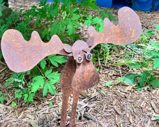 SMALL MOOSE YARD ART