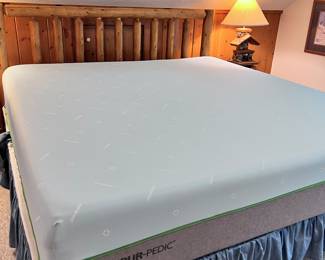 RUSTIC LODGE LOG KING SIZE BED WITH TEMPUR-PEDIC MATTRESS. WE HAVE 3 LOG POLE KING SIZE BEDS!
