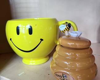 START EACH DAY WITH A SMILE. :) SMILE HAPPY FACE MUG