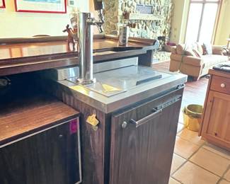 BEVERAGE KEGERATOR