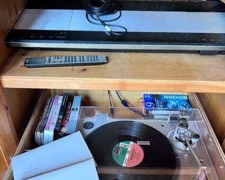 BANG & OLUISEN STEREO EQUIPMENT INCLUDING: BEOCENTER 9000 & TOWER SPEAKERS. AUDIO TECHNICS TURNTABLE