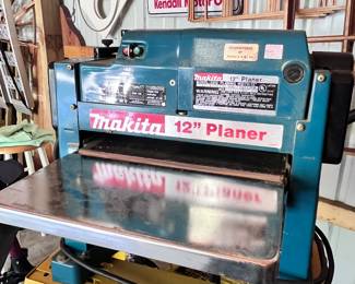 MAKITA 12" PLANER