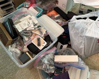Over 400 pieces of jewelry . 