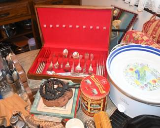 Silverplate flatware set,