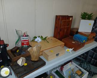 Cigar boxes. Advertising cans