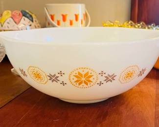 Town & Country Pyrex Bowl
