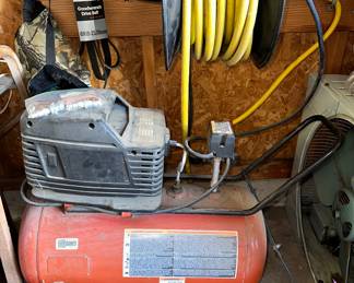 Craftsman Single Cylinder Compressor 12 Gallon, 2 HP