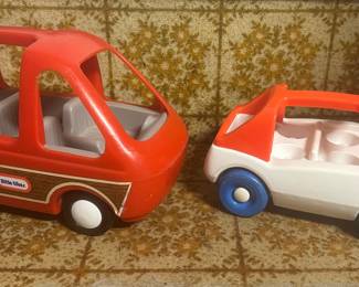 Little Tikes Red Wood Grain Minivan & White Family Car
