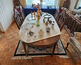 John M Smyth Dining Table & Chairs
