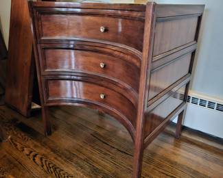 Dessin Fournir Mahogany Nightstand