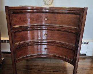 Dessin Fournir Mahogany Nightstand
