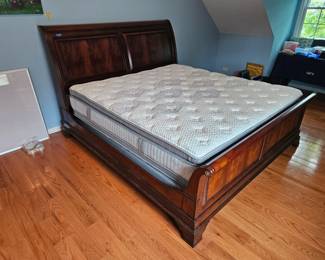 King-Size Sleigh Bed