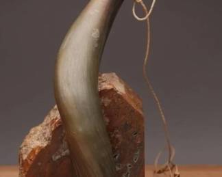 Early 19th-Century Powder Horn With Wood Plug