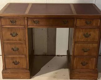 1940s Federal Style Mahogany Pedestal Desk