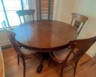 Beautiful round antique table with Claw feet 4 antique chairs
