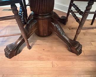 Beautiful round antique table with Claw feet 4 antique chairs