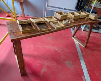 Live edge table, olive wood.
with small handmade boxes.