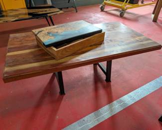Live edge table, olive wood.
with small handmade boxes.