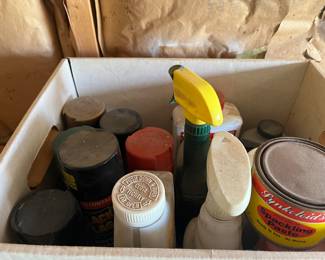 Miscellaneous box of yard spray supplies and spray paints