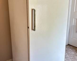 16 cu.ft. White Westinghouse freezer w/quick freeze shelves...