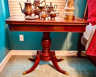 1940's pedestal flip-top game table...