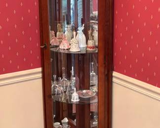 Small lighted corner curio (approx. 5' tall)...