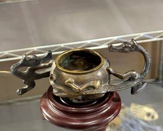 A Chinese bronze twin dragon handled incense burner / censor