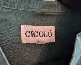 Closeup of Gigoló men's forest green linen long sleeved shirt
