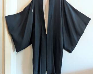 A vintage Japanese men's black silk Montsuki Five Family Crest formal kimono
