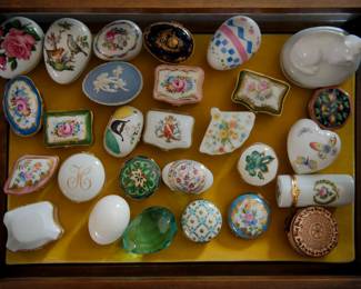 Vintage porcelain trinket boxes many Limoges porcelain boxes, and a Danbury Mint 1981 Limited Edition collectors egg / trinket box, a Kashmir Takahashi San Francisco hand decorated porcelain mini trinket box 1981, a Lefton China hand painted floral fan trinket box, and more!