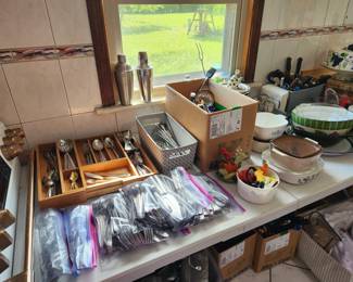 Utensils, silverware sets