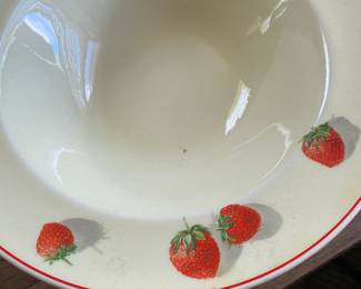 Vintage Cavitt Shaw Strawberry Bowls