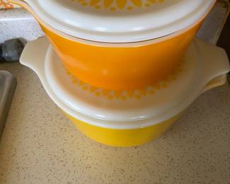 Vintage Pyrex Sunflower Daisy Covered