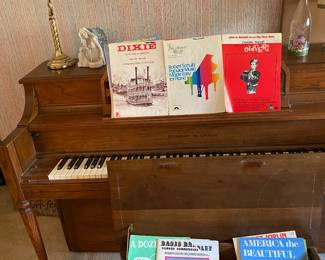 Upright Piano/Sheet Music