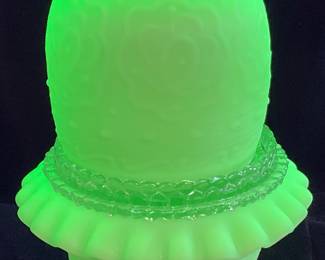 FENTON PERSIAN MEDALLION SATIN URANIUM GLASS FAIRY LAMP