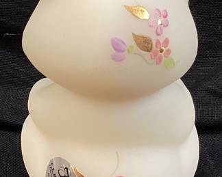 FENTON 1996 PNWFA SITTING BEAR CUB FIGURINE